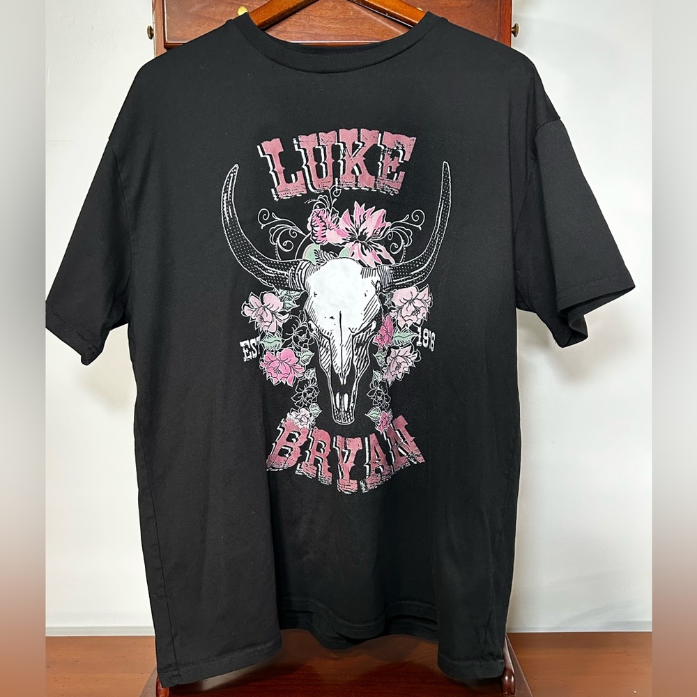 Luke Bryan Women’s XL Black White Pink Green Graphic T-Shirt Western Flowers